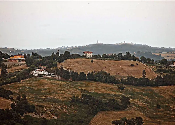 Nocleg ze śniadaniem Tamara Country & Montefiore Conca